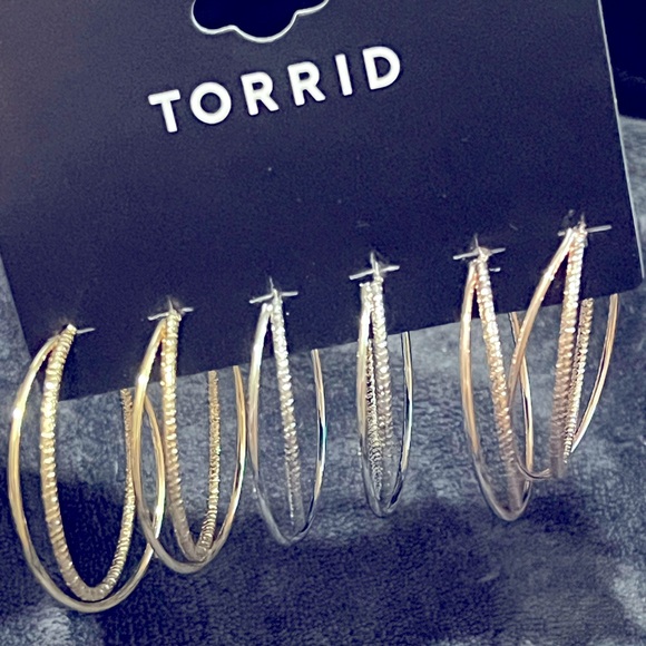 Textured Hoop Earring Set - Picture 2 of 2